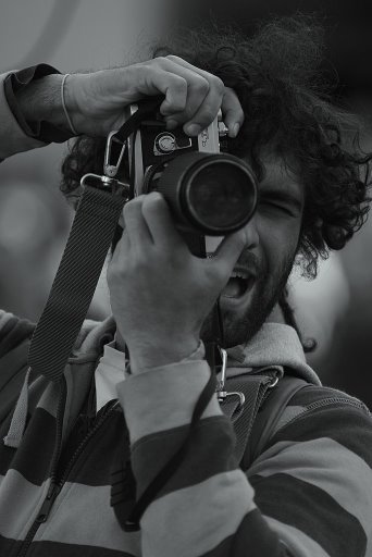 photographer
---------
 (  ,      )