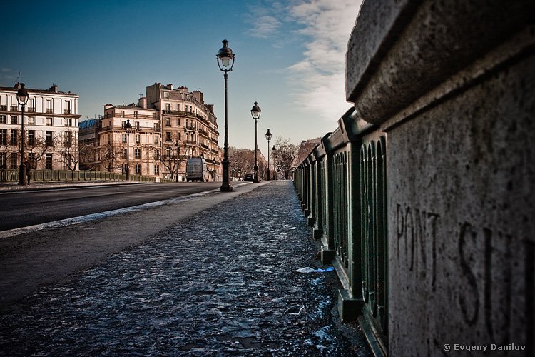 Paris, Pont Sully
---------
 (  ,      )