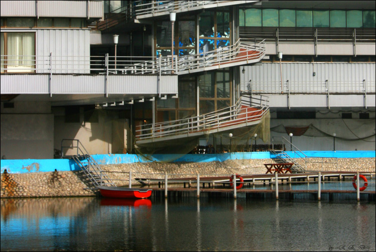 fishfabrique
---------
 (  ,      )