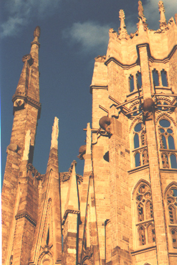 Sagrada Familia
---------
 (  ,      )