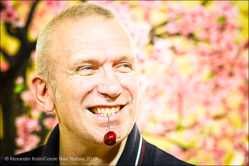 Jean-Paul Gaultier
---------
 (  ,      )