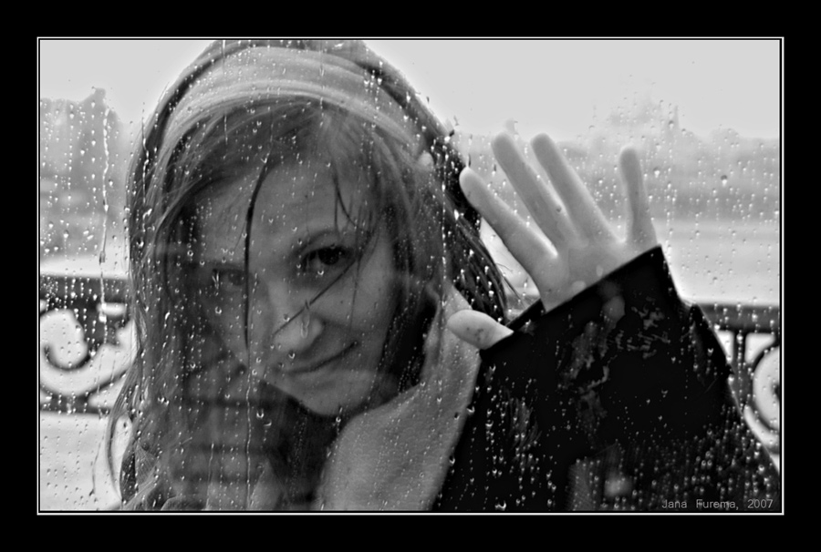 Girl in the rain
---------
 (  ,      )