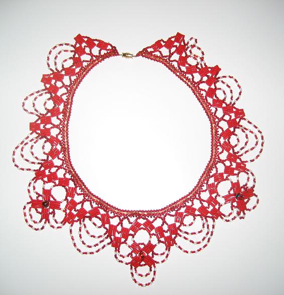Red necklace
---------
 (  ,      )