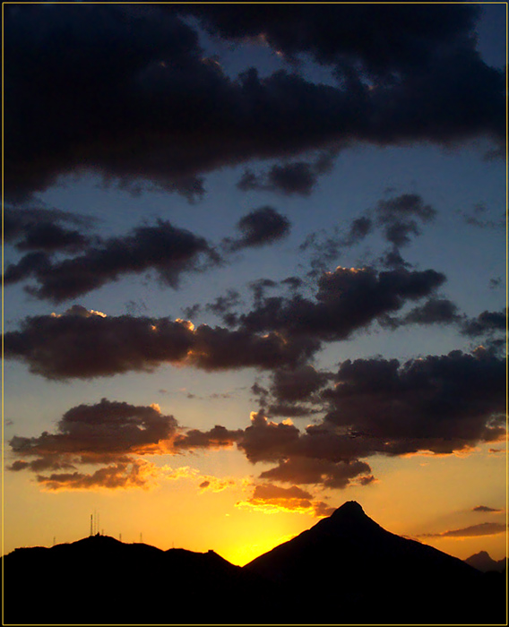       .....     La tarde de hoy
---------
 (  ,      )