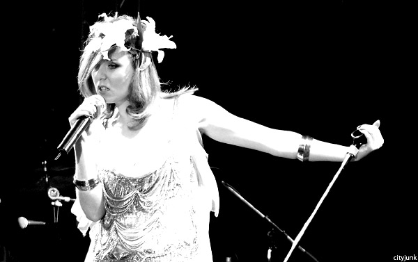 roisin murphy
---------
 (  ,      )