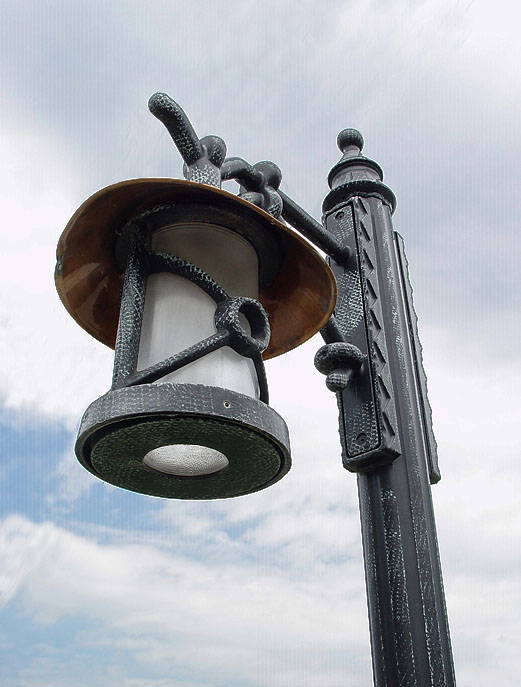 lamp post
---------
 (  ,      )