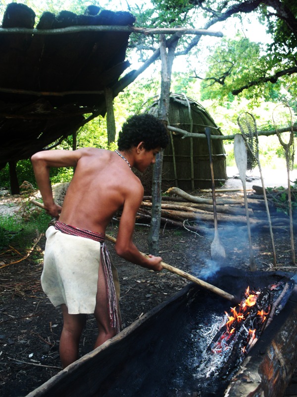 Wampanoag's  Mishoon
---------
 (  ,      )