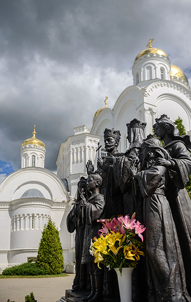 Памятник семье Николая II. село Дивеево. Август 2022
---------
 (кликните по изображению, чтобы открыть его в полный экран)