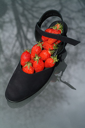 Strawberry Shoe
---------
 (  ,      )