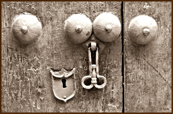 Lock
---------
 (  ,      )