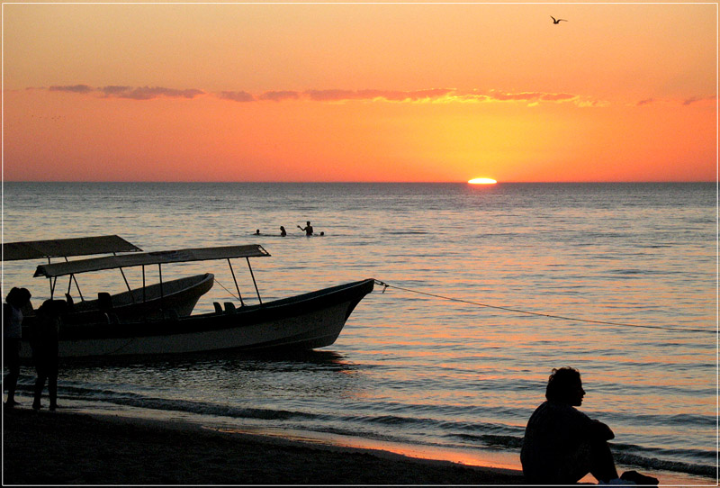    ...   UNA TARDE
---------
 (  ,      )