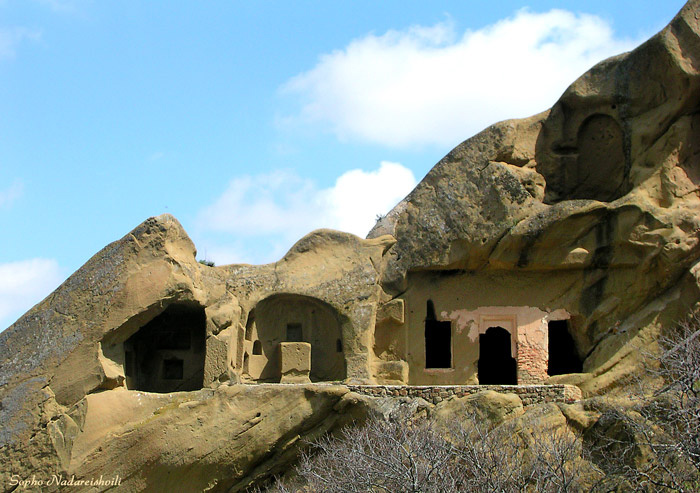 MONASTERY (DAVID GAREJI) 1
---------
 (�������� �� �����������, ����� ������� ��� � ������ �����)