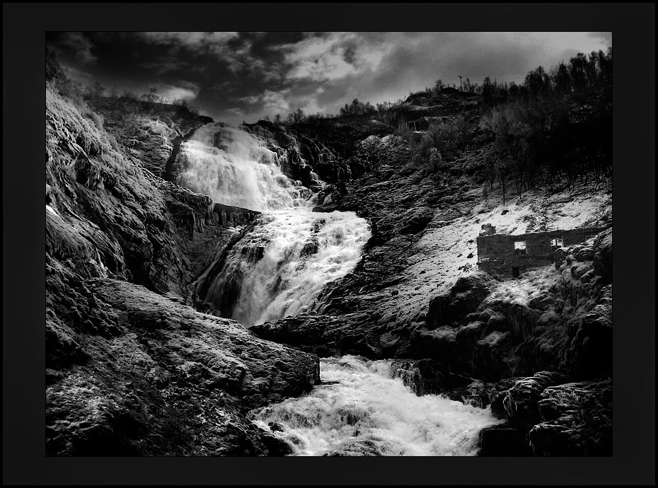 Kjosfossen
---------
 (  ,      )