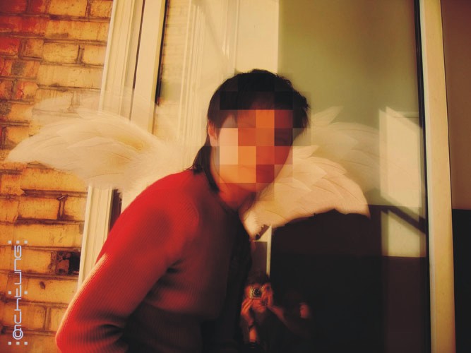 angel. no face.
---------
 (  ,      )