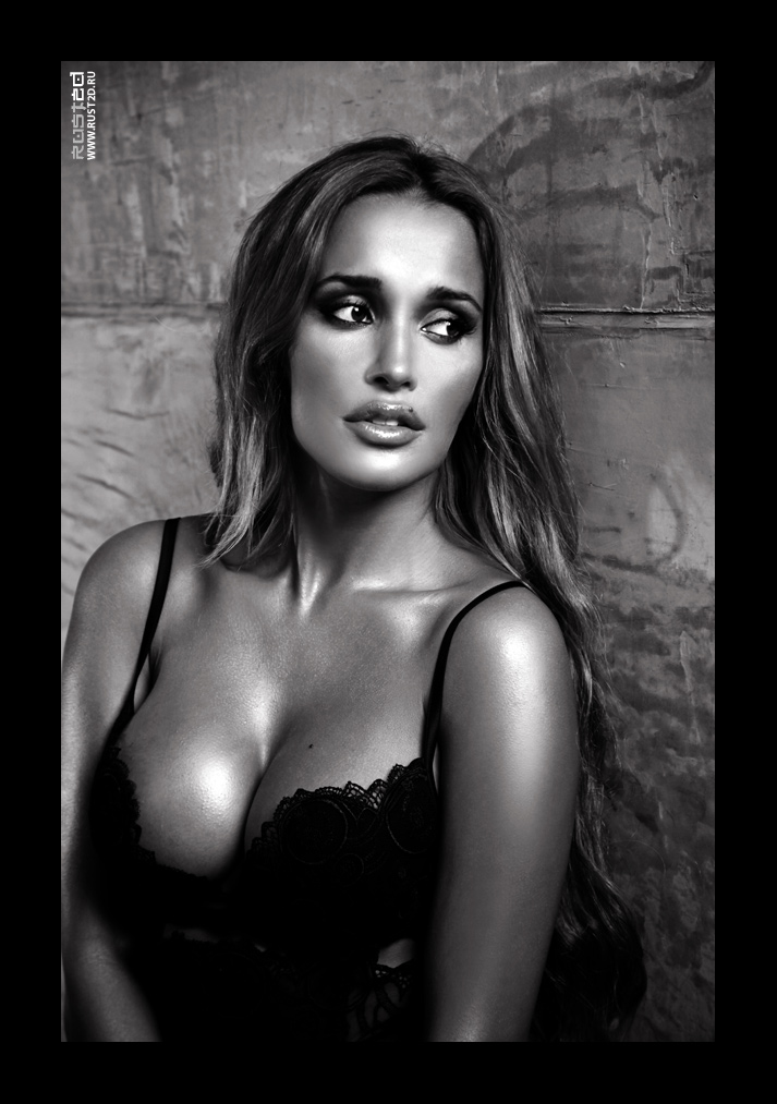 HOT NATALY
---------
 (  ,      )