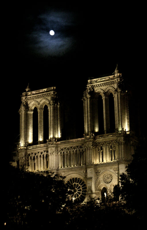 Notre-Dame de Paris
---------
 (  ,      )