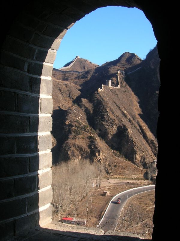 The Great Chinese Wall
---------
 (  ,      )