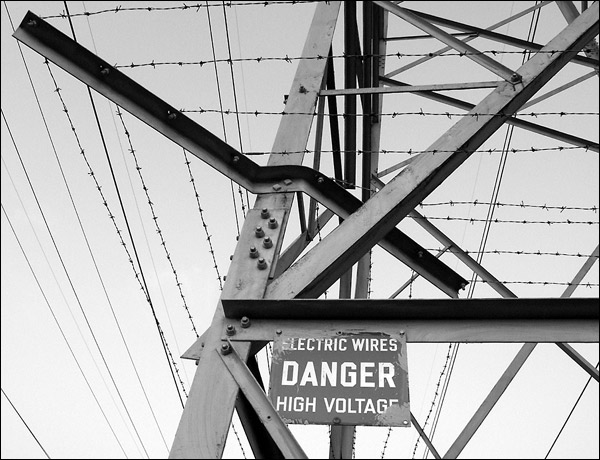 High Voltage
---------
 (  ,      )