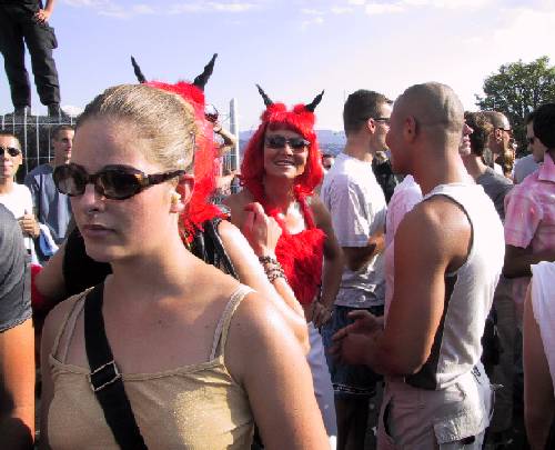 Street Parade 2001 (3)
---------
 (  ,      )