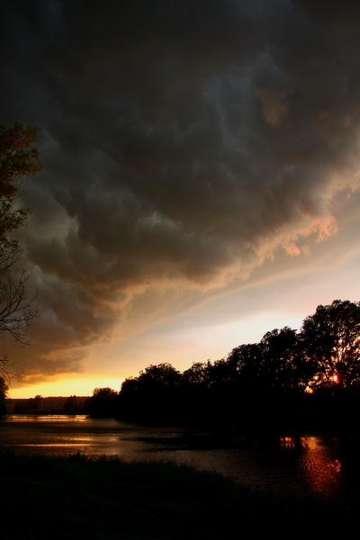 Loneliness of the sky
---------
 (  ,      )