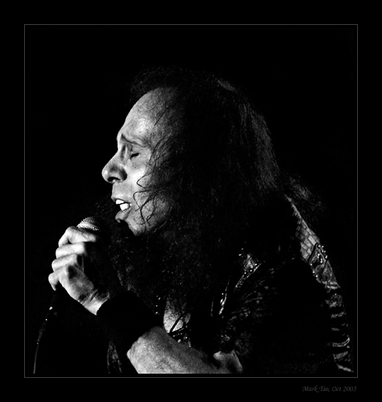 ~ Ronnie James Dio ~
---------
 (  ,      )