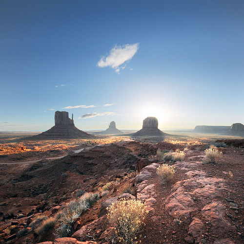  Monument Valley
---------
 (  ,      )