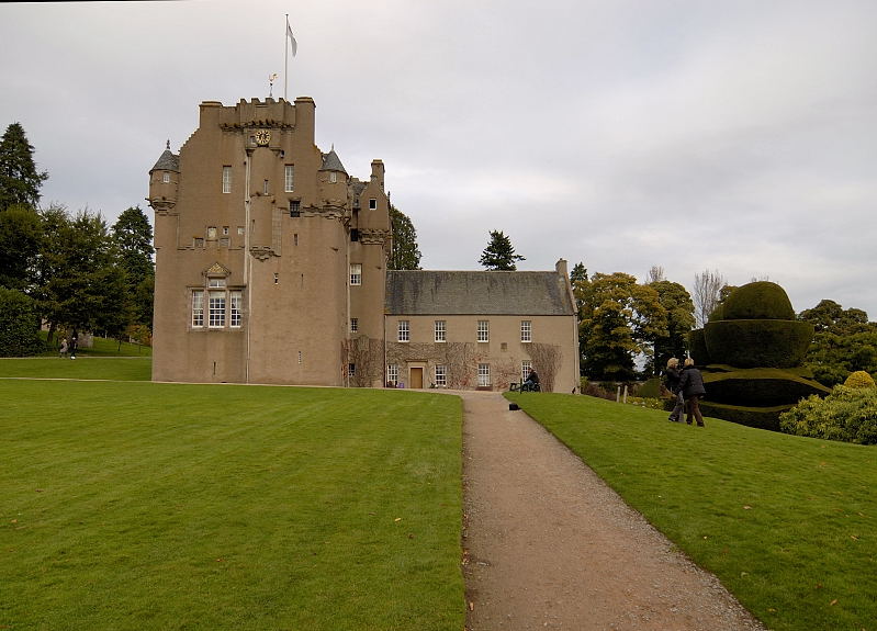 Crathes Castle
---------
 (  ,      )