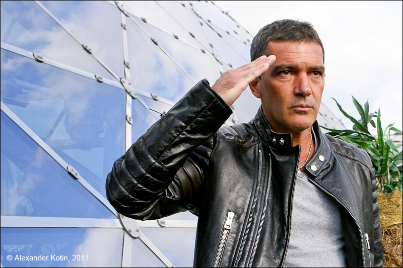 Antonio Banderas
---------
 (  ,      )