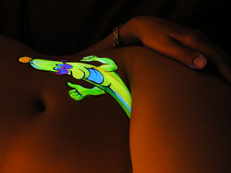 fruit in fluor
---------
 (кликните по изображению, чтобы открыть его в полный экран)