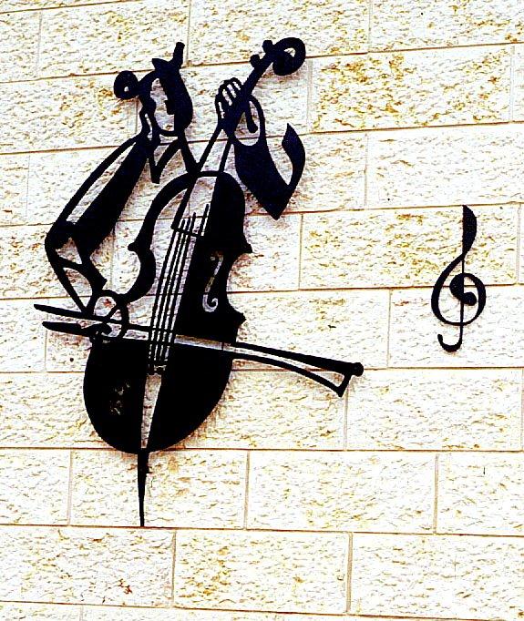 Jazz on the wall
---------
 (  ,      )