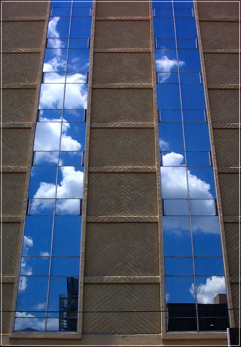      ...   Paredes y cielo
---------
 (  ,      )
