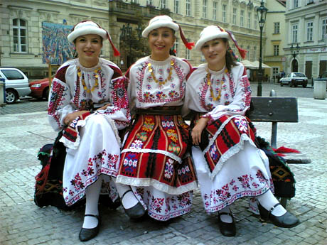 На крыльце сидели.../2006
---------
 (кликните по изображению, чтобы открыть его в полный экран)