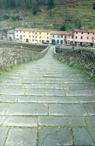 Ponte di Madalena
---------
 (  ,      )