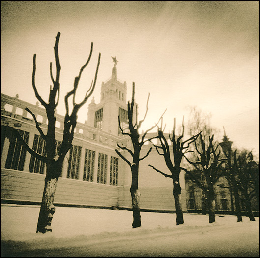 pinhole #4
---------
 (  ,      )