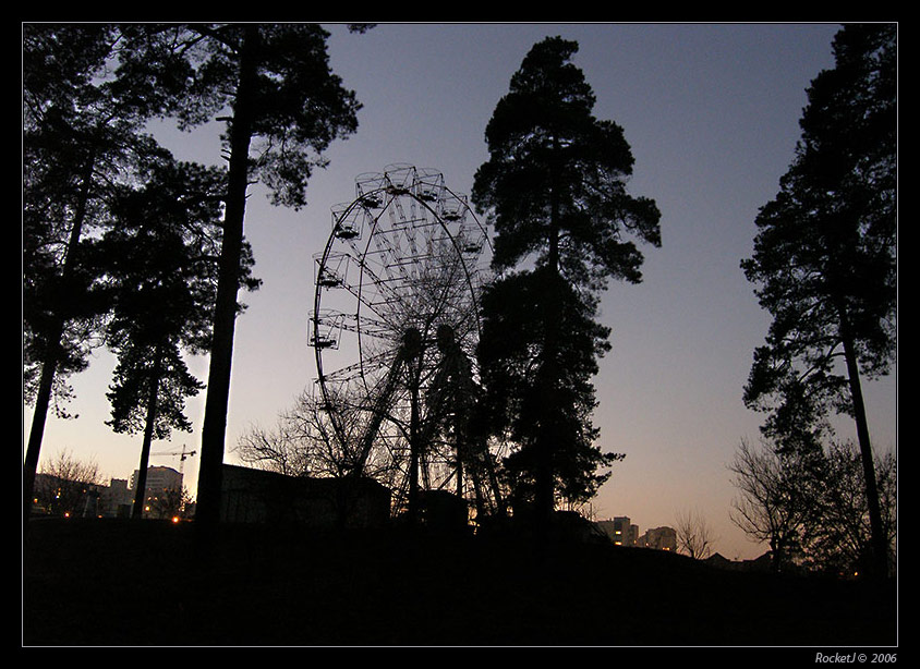 Ferris Wheel
---------
 (  ,      )