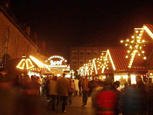 Ghosts of Christmas
---------
 (  ,      )