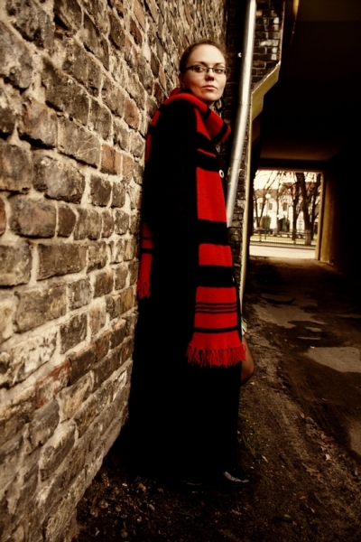 Red scarf
---------
 (  ,      )