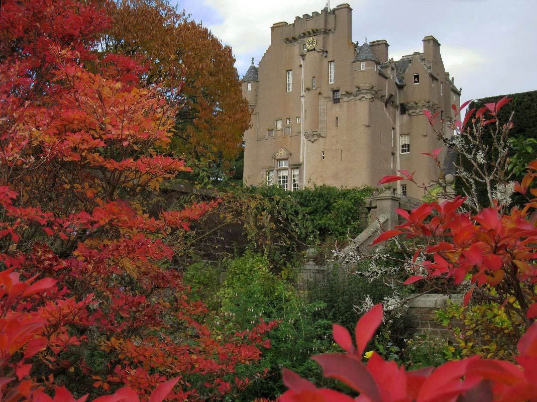 Crathes Castle
---------
 (  ,      )